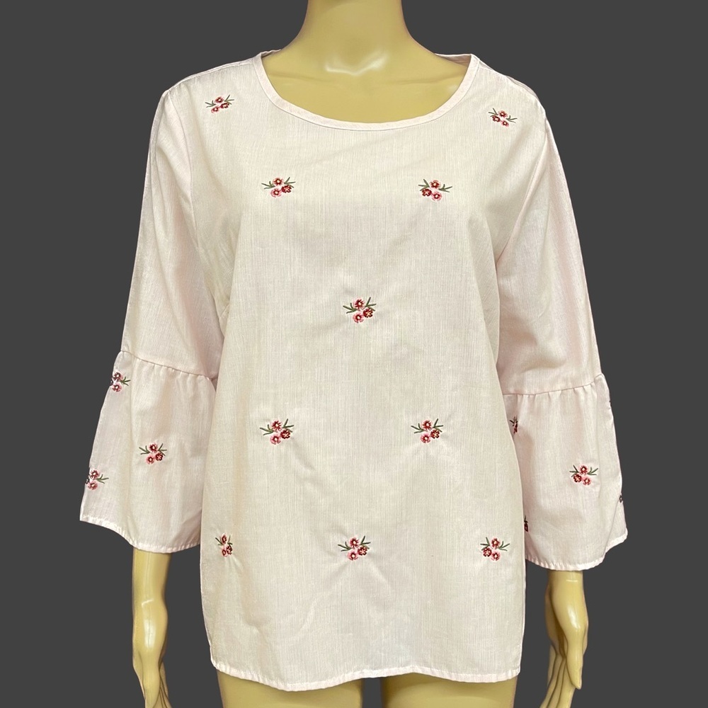 Hannah Romantic Floral Embroidered Bell Sleeve Top Size Medium
